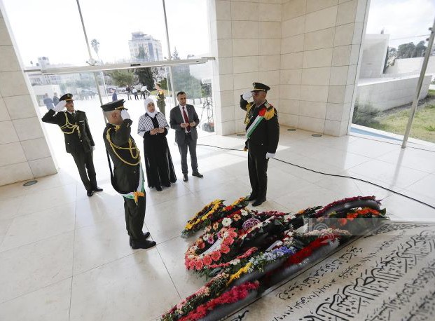 Embajador en Palestina coloca ofrenda floral al santuario de Yasser Arafat
