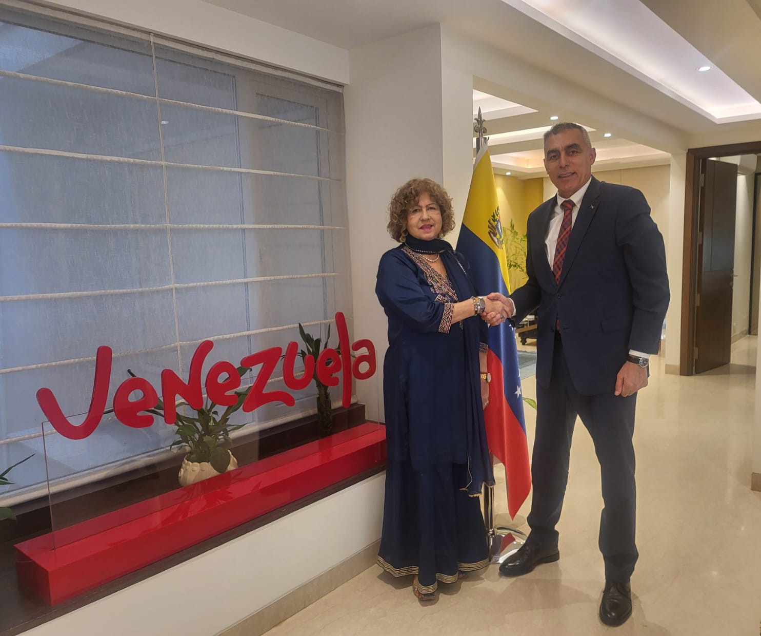 Embajadores de Venezuela y Palestina en India sostienen fraternal encuentro
