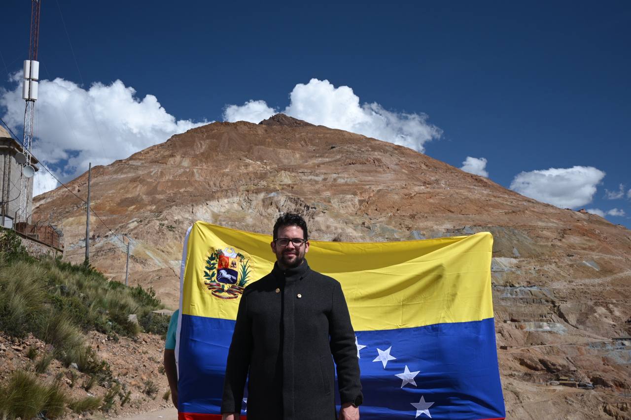 Embajador Trómpiz recorre Cerro Rico de Potosí y resalta su importancia histórica