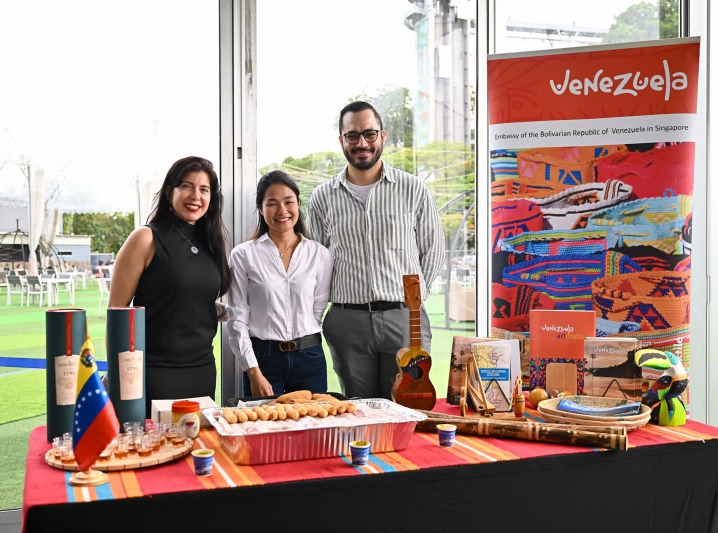 Embajada en Singapur participa en lanzamiento de edición 2025 de revista Diplomatic Network Asia