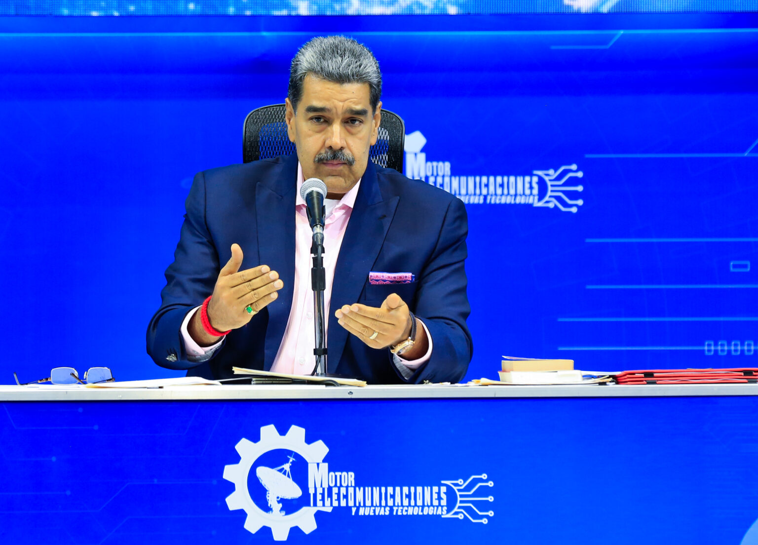 Presidente: Se está dando un golpe definitivo al sistema económico mundial