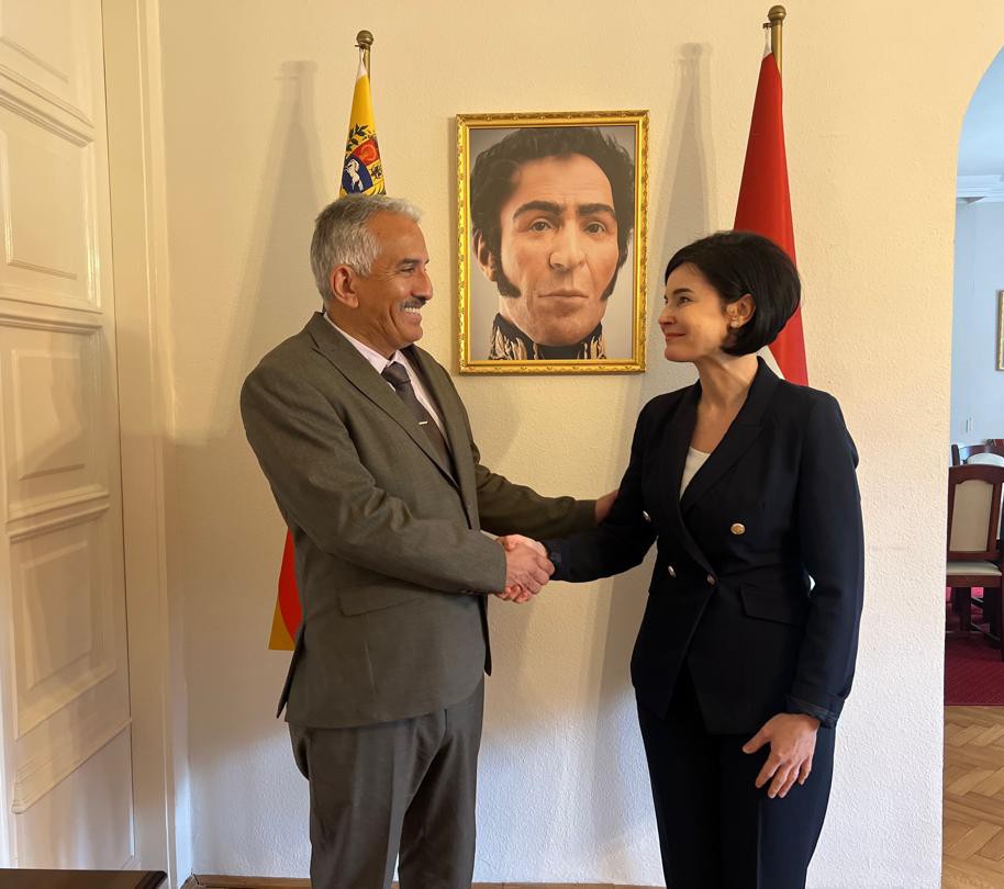 Diputada del Partido Socialista Húngaro visita Embajada de Venezuela
