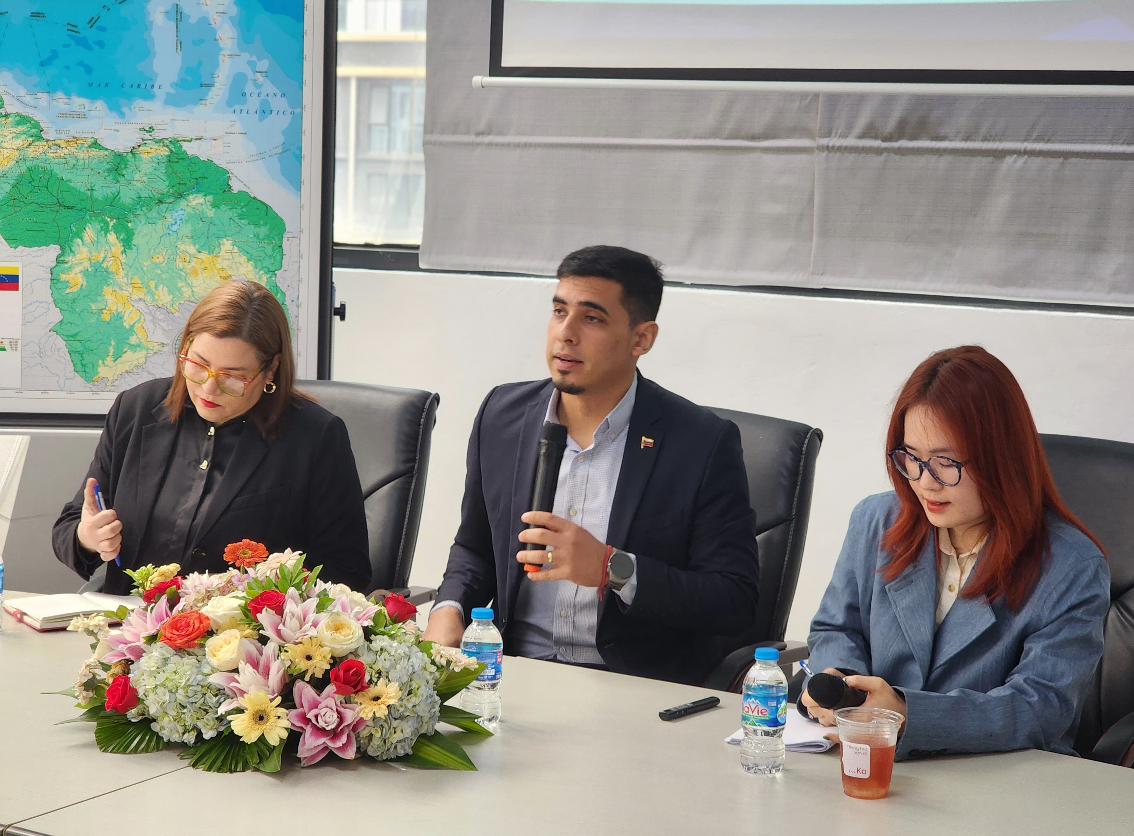 Fructífero encuentro entre Embajada de Venezuela y empresarios vietnamitas del sector agrícola