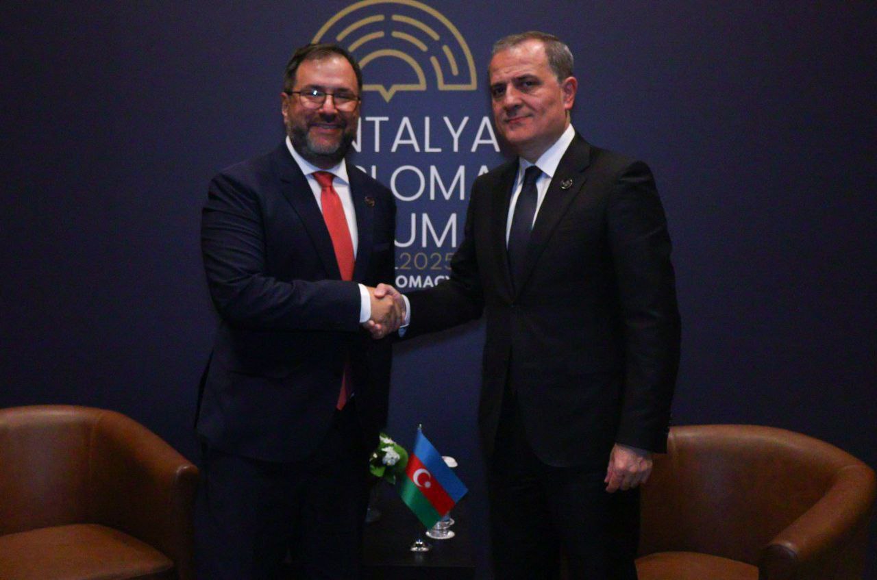 Venezuela y Azerbaiyán avanzan en fortalecimiento de sus relaciones