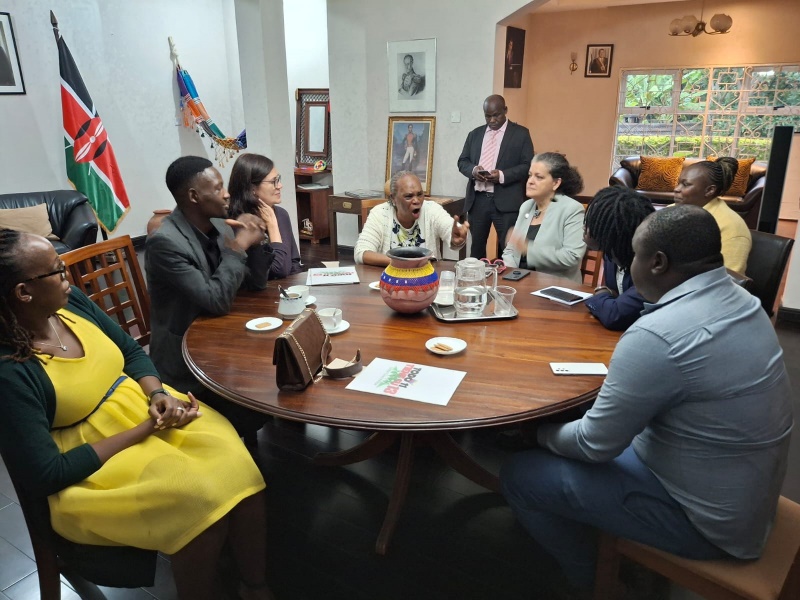 Conversatorio "Todo 11 tiene su 13" se desarrolla en Kenia