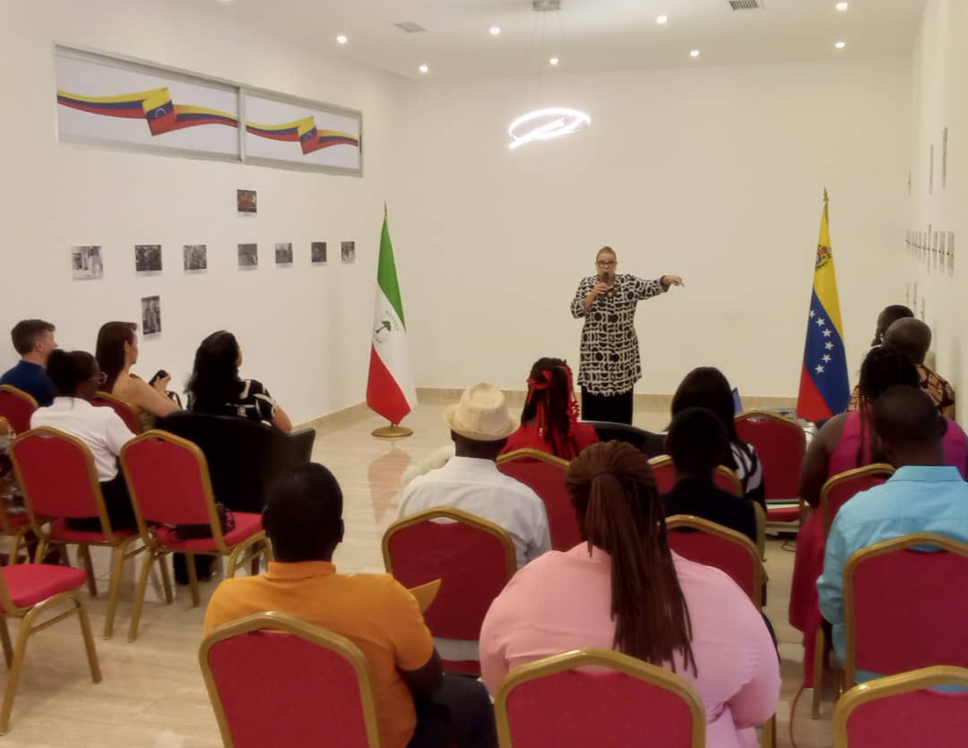 Disertan en Guinea Ecuatorial sobre golpe de Estado de abril de 2002 en Venezuela