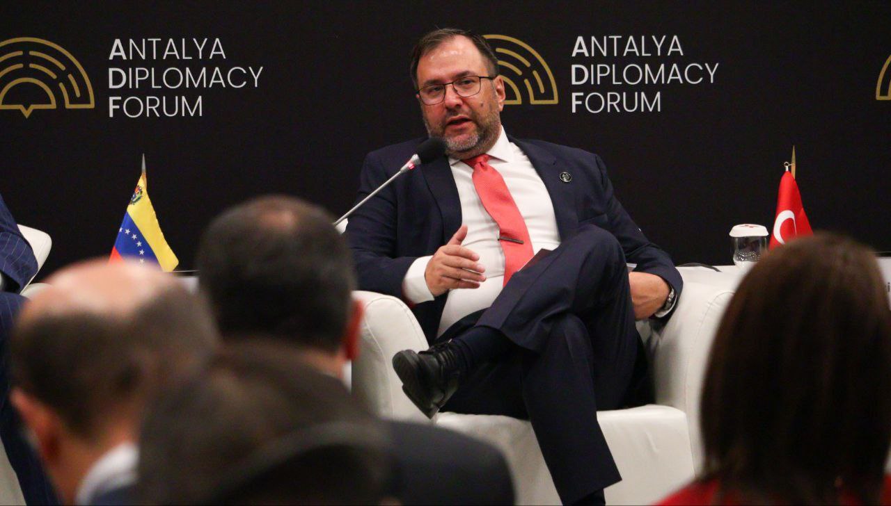 Canciller Gil participó en panel Materias Primas Críticas en Era de Competencia