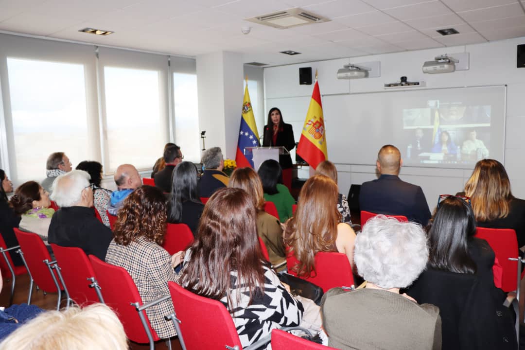 Organizaciones políticas y sociales celebran “Abril heroico” en Madrid