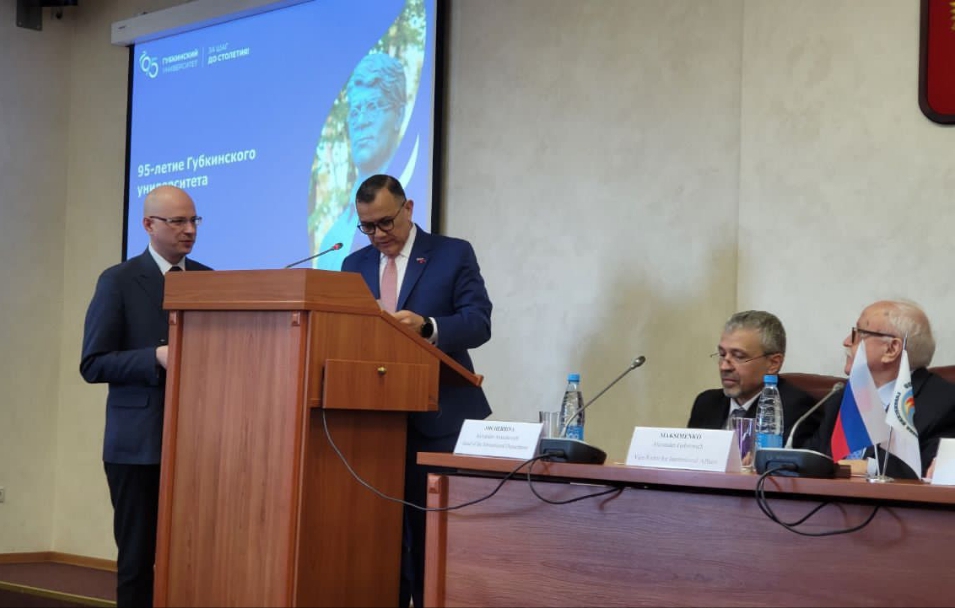 Venezuela destaca cooperación educativa en hidrocarburos durante 95° aniversario de Universidad Gubkin