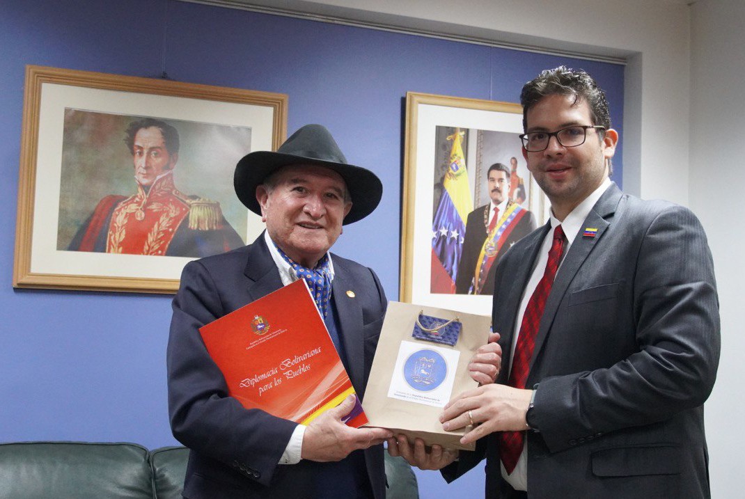 Embajador Trómpiz y Rector de la UASB promueven cooperación académica entre Venezuela y Bolivia