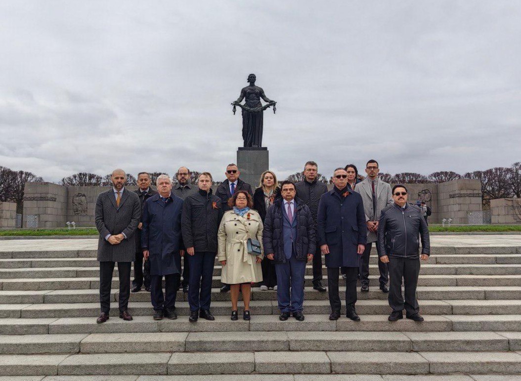 Embajador en Rusia rinde homenaje a defensores de Leningrado en acto con diplomáticos latinoamericanos en San Petersburgo