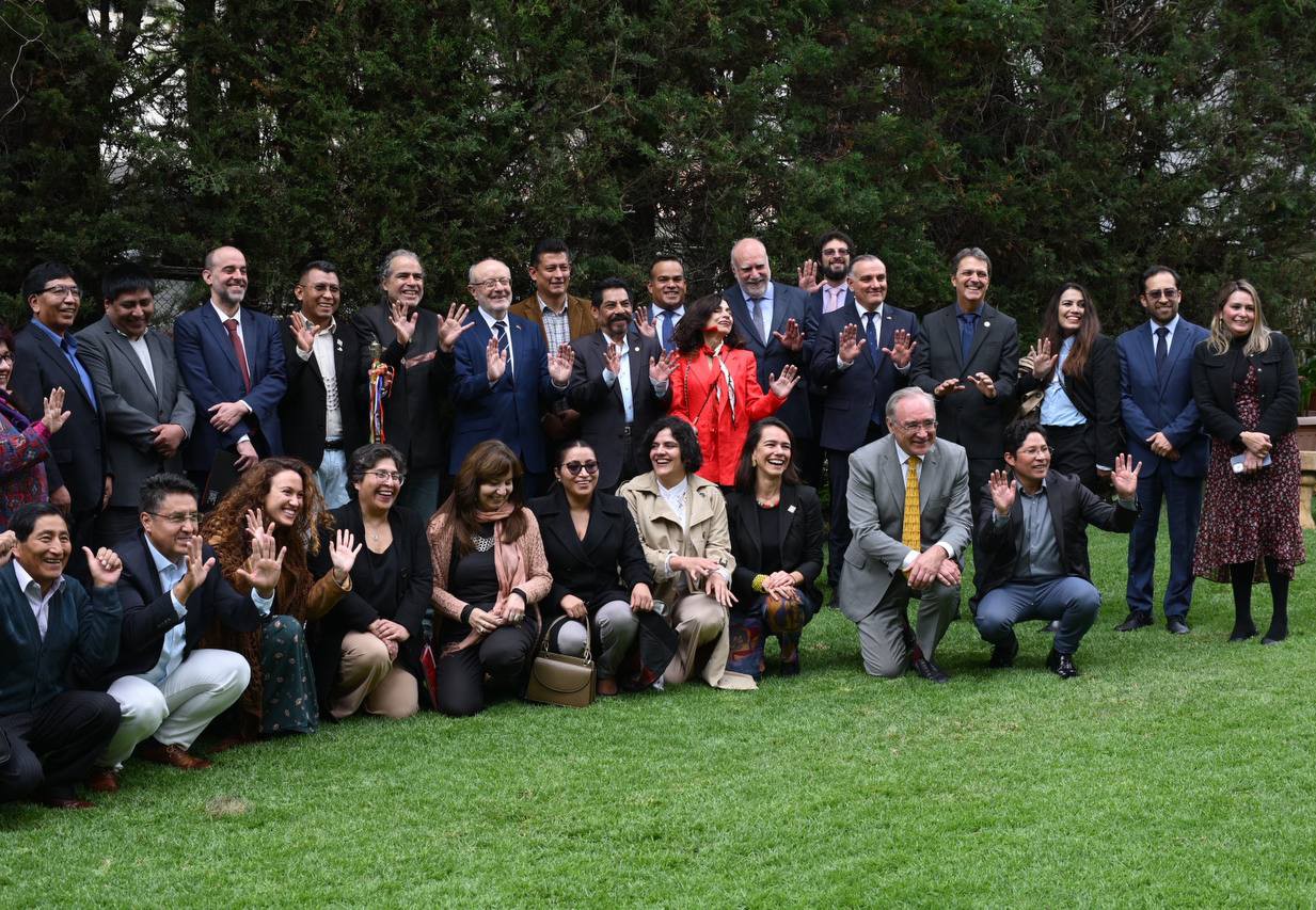 Venezuela acompaña toma de posesión del nuevo Secretario del FILAC en La Paz