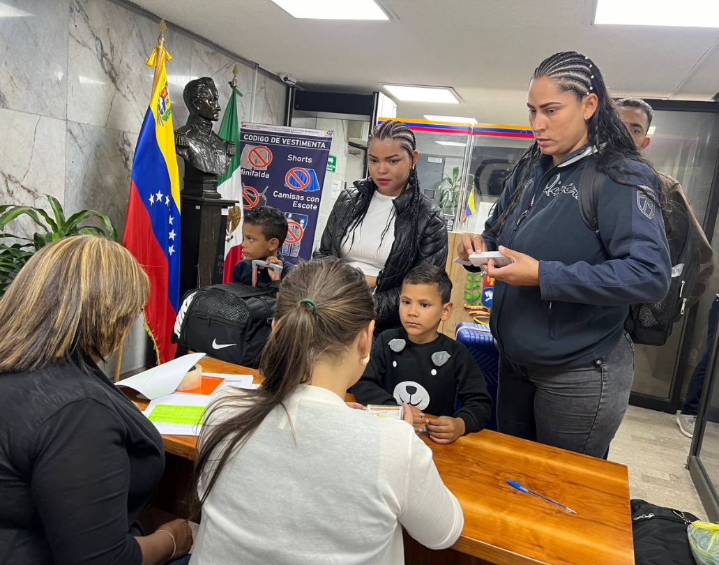 Nuevo vuelo del Plan Vuelta de la Patria trajo 316 connacionales desde México