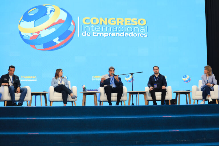 Independencia económica exige superar imposiciones del FMI y Banco Mundial