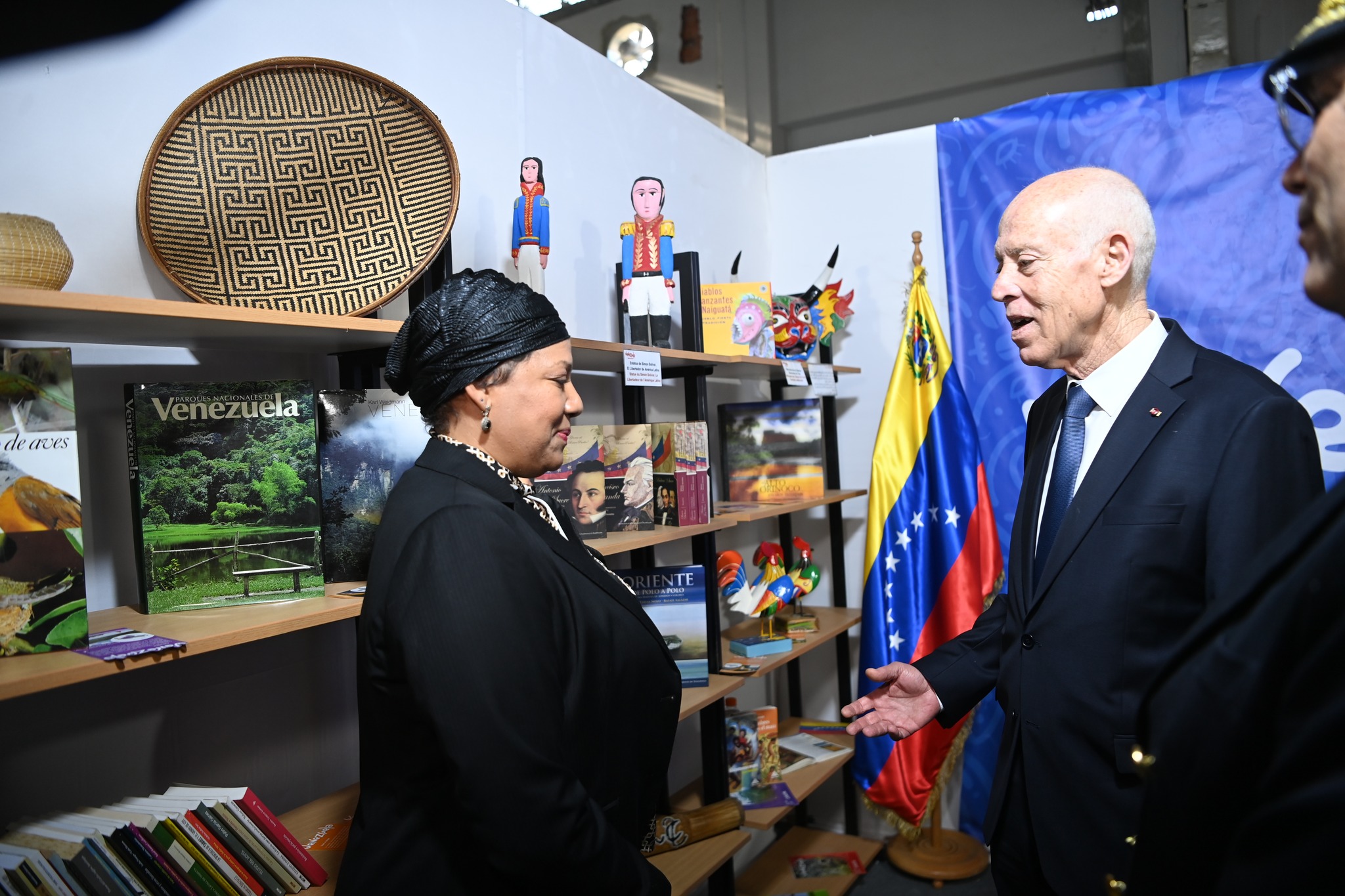 Presidente Saïed visita stand de Venezuela en Túnez