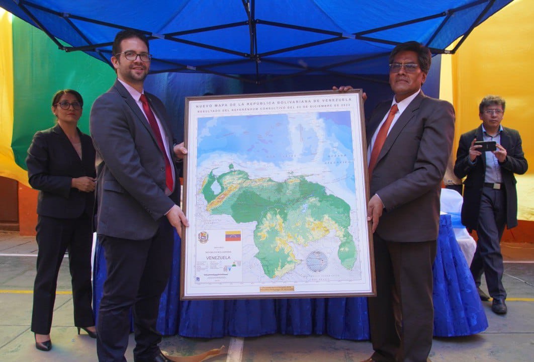 Embajador Trómpiz visita Unidad Educativa Venezuela y fortalece lazos culturales y educativos