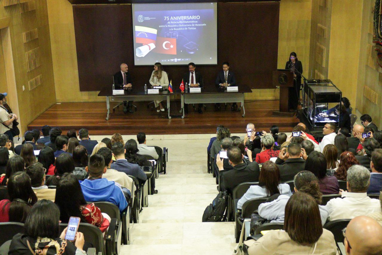 Venezuela y Türkiye desarrollan Programa de Entrenamiento para Diplomáticos