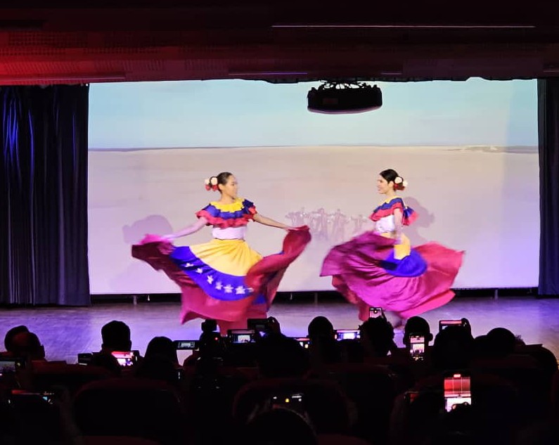 Embajada en la India participa en celebración del Día E + Día del Libro