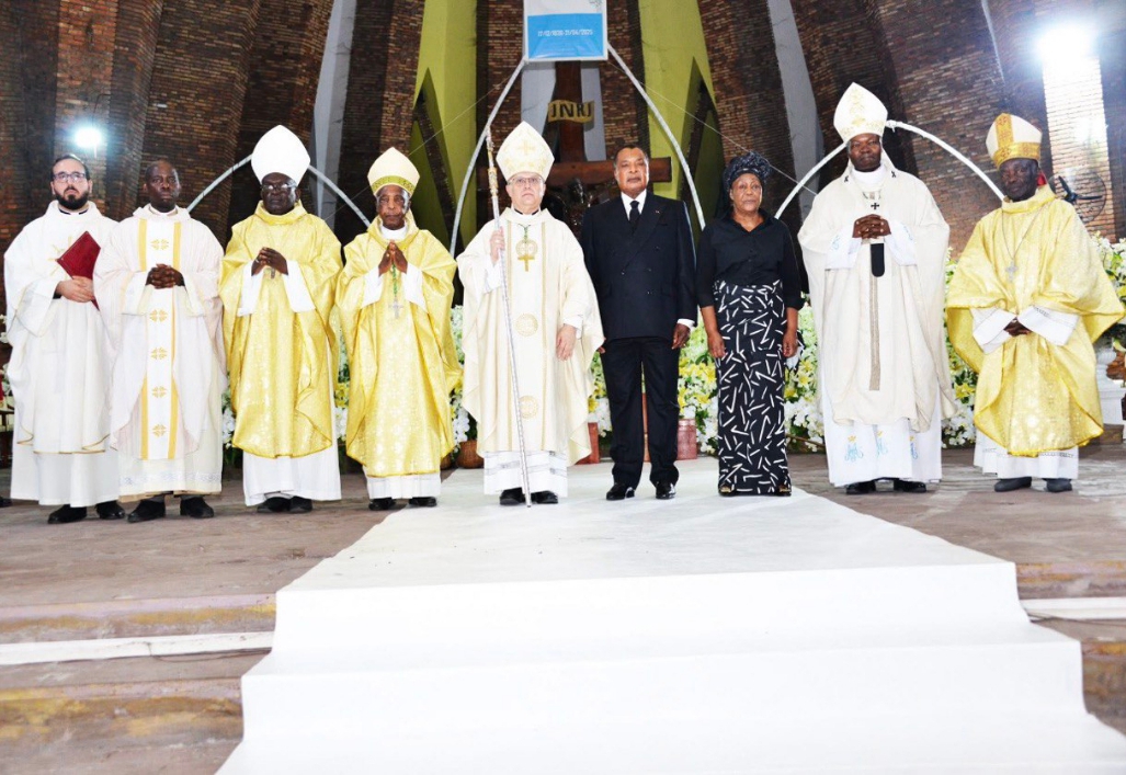 Embajadora Suárez participa en misa de sufragio por fallecimiento del Papa Francisco