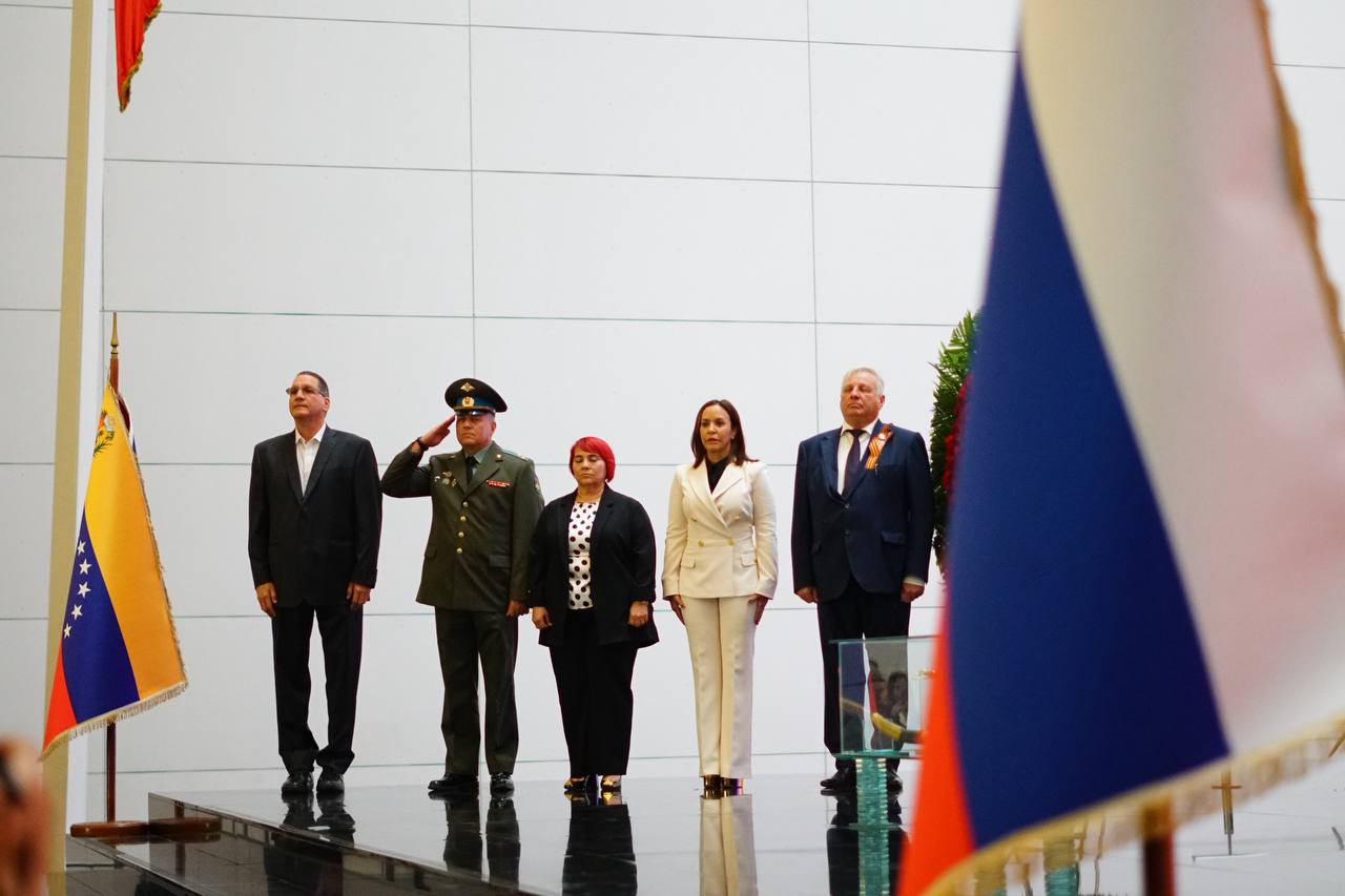 Embajada rusa rinde honores al Libertador en Caracas