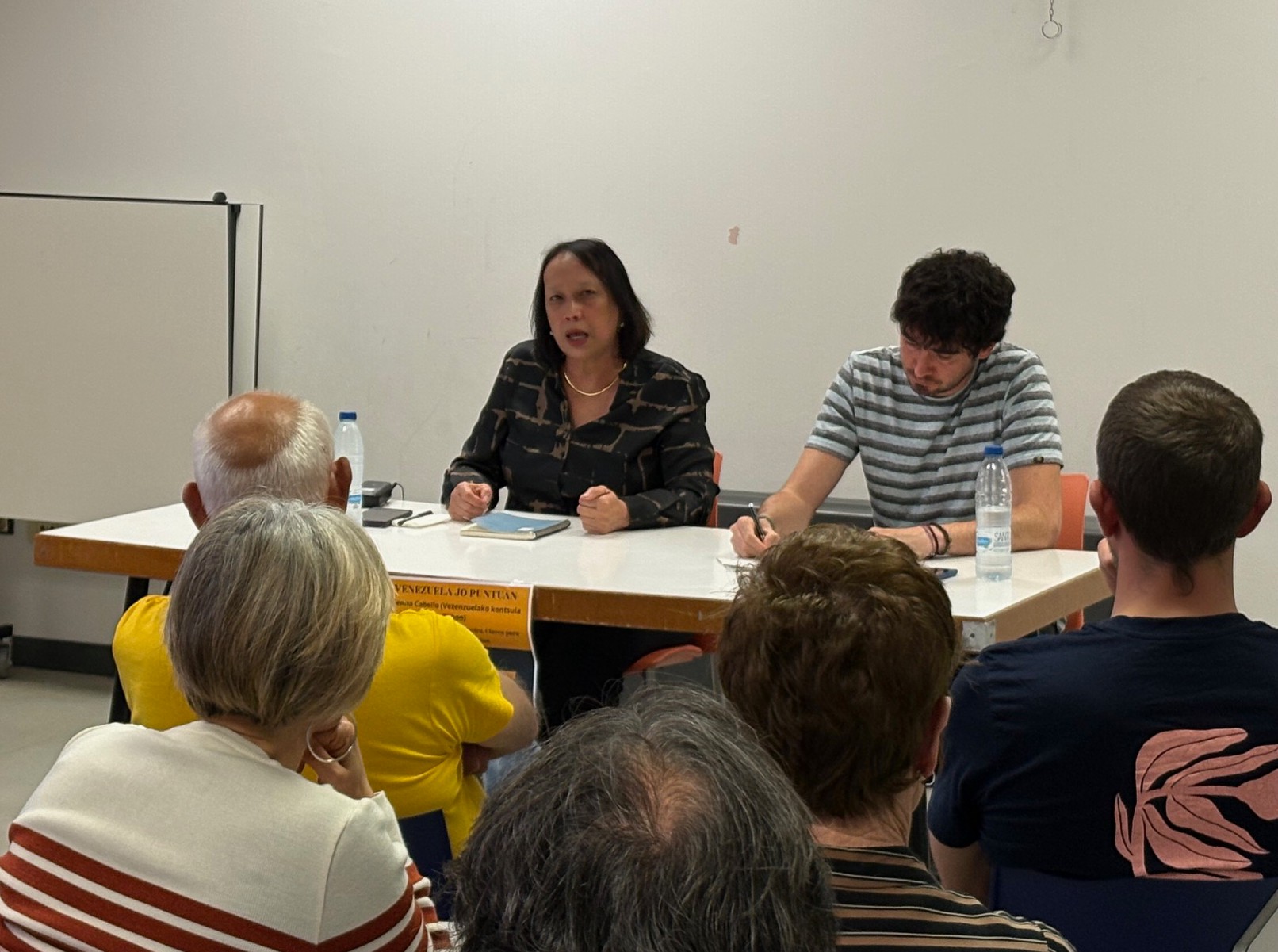 Charla sobre la actualidad venezolana tiene lugar en Galdácano