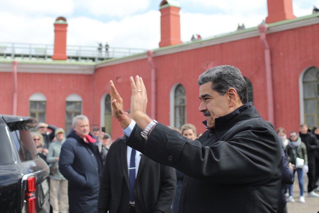 Pueblo de San Petersburgo recibe con emoción al presidente Nicolás Maduro