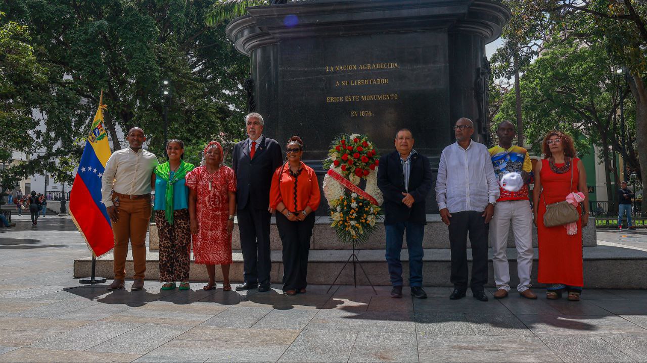 Celebran en Caracas Día de la Afrovenezolanidad con ofrenda al Libertador