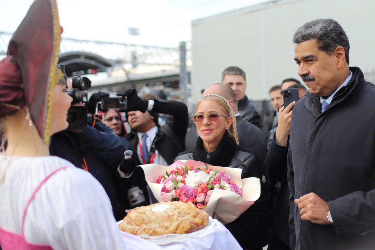 Mandatario venezolano recibe «el pan y la sal», expresión cultural y de amistad de Rusia