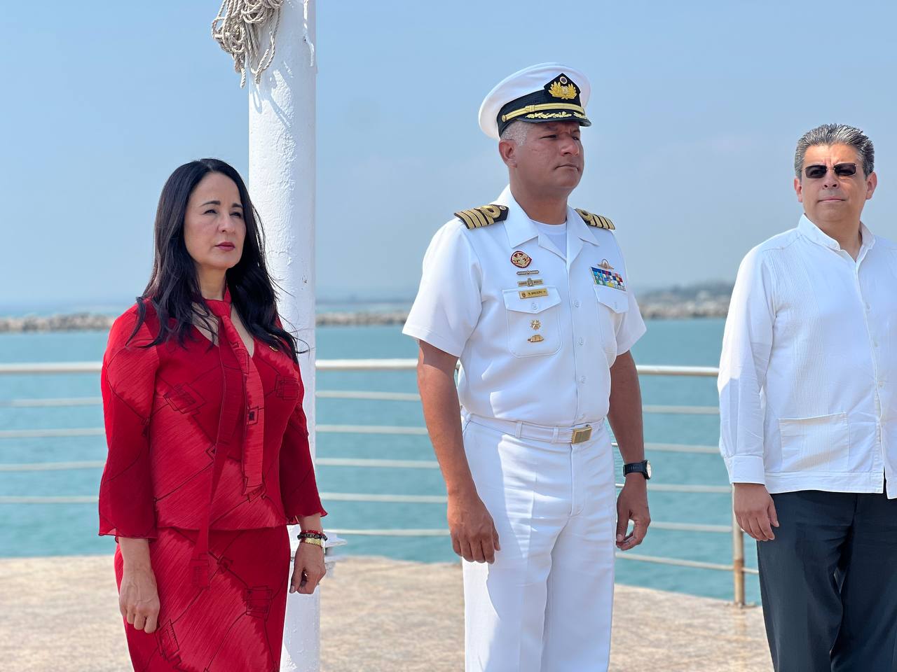 Tripulación del Buque Escuela Simón Bolívar rinde homenaje a marinos mexicanos caídos 