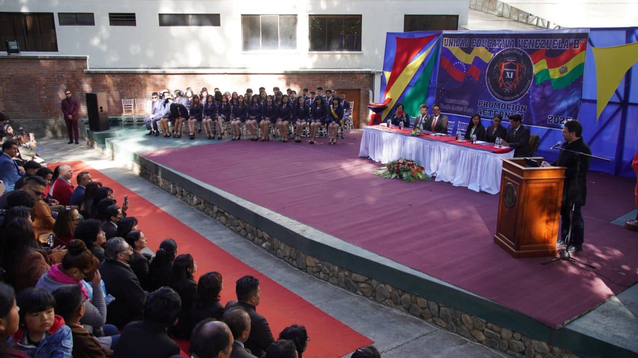 Embajador Trómpiz acompaña toma de nombre de la Promoción 2025 de la UE Venezuela B