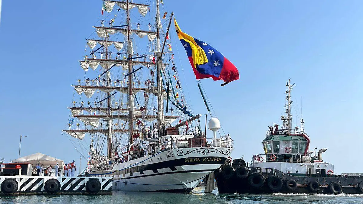 Llega al Puerto de Veracruz en México el Buque Escuela Simón Bolívar