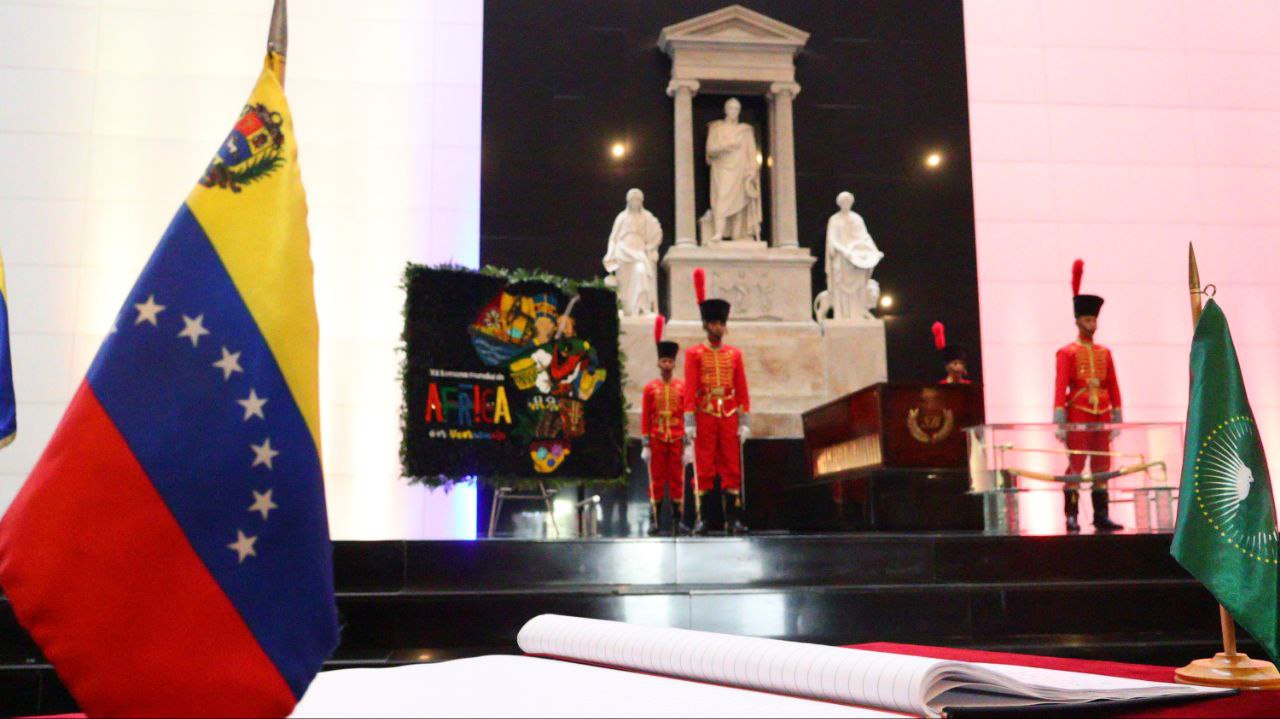 Ofrendan a Bolívar en cierre de XX Semana Mundial de África en