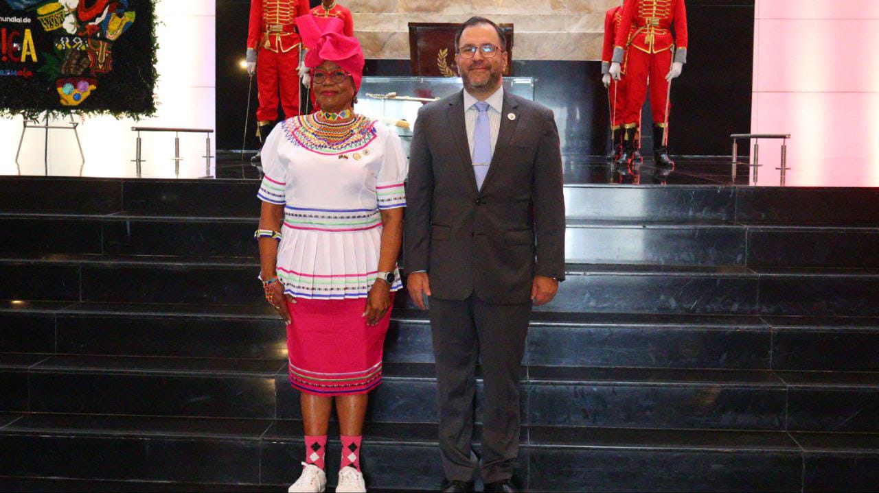 Ofrendan a Bolívar en cierre de XX Semana Mundial de África en Venezuela