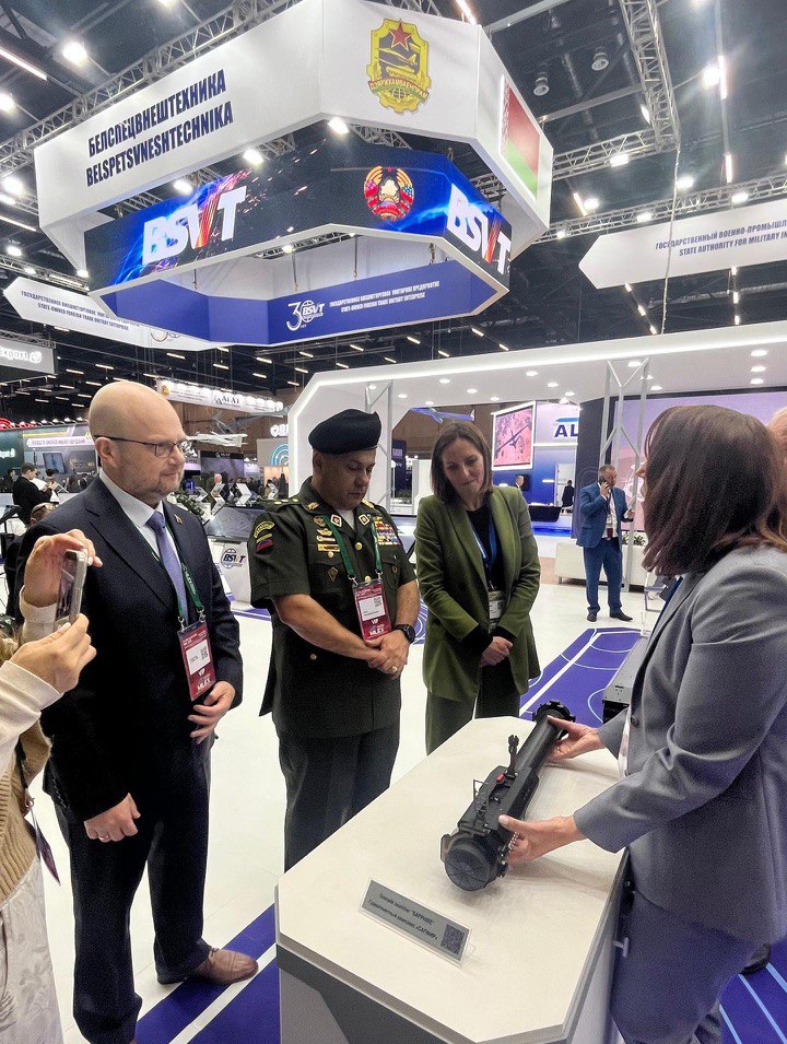 Delegación venezolana participó en Exposición Militar Internacional en Belarús