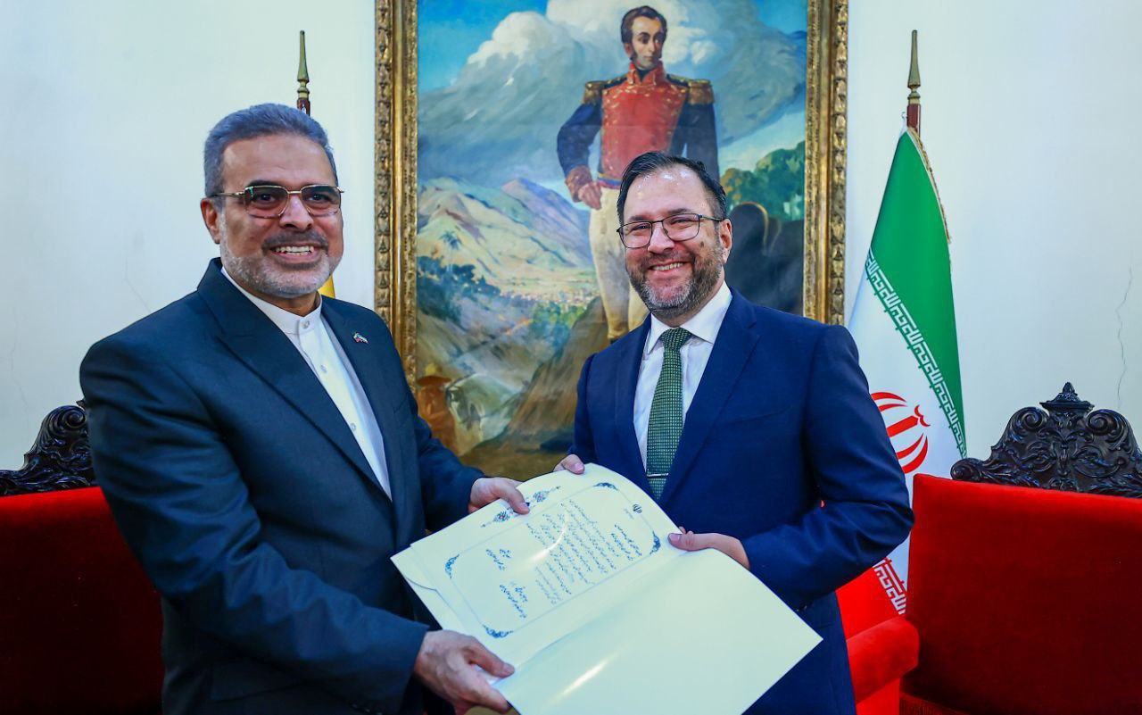 Canciller Yván Gil recibe Copias de Estilo de nuevo embajador iraní 