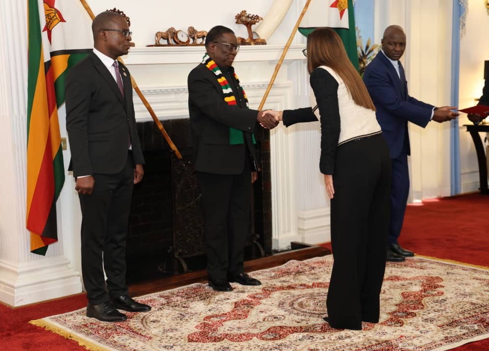 Embajadora venezolana presenta Cartas Credenciales al Presidente de Zimbabue
