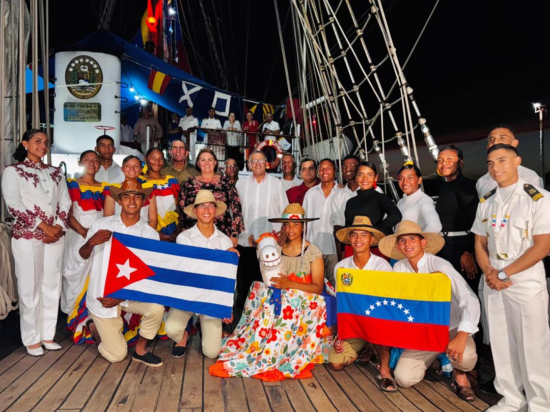 Cienfuegos recibe al Buque Escuela “Simón Bolívar”