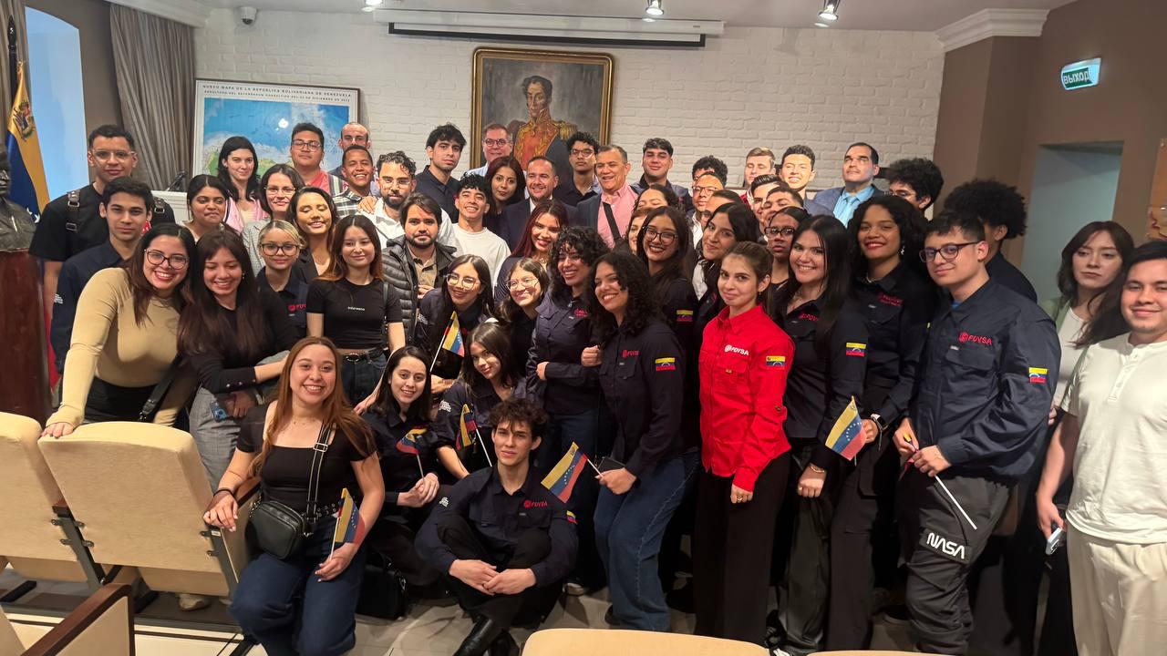 Ministro Ricardo Sánchez sostuvo encuentro con estudiantes venezolanos en Rusia 