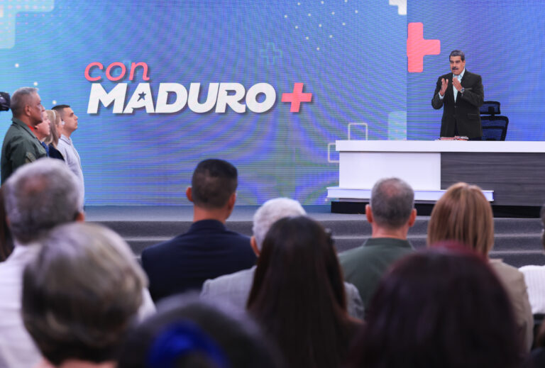 Presidente: «El mundo que pretende ser dominado con bombas, se resiste y lucha»