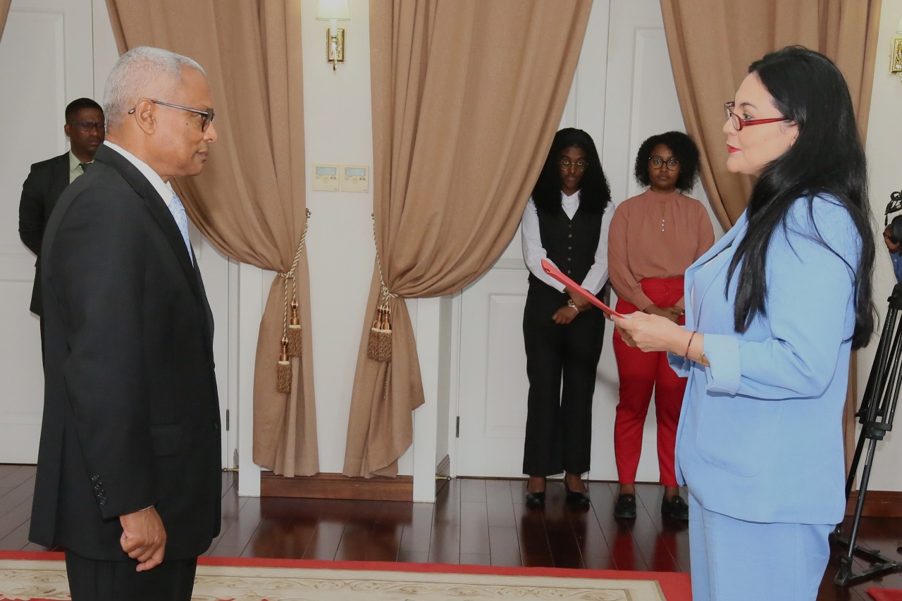 Embajadora de Venezuela entrega Cartas Credenciales en Cabo Verde