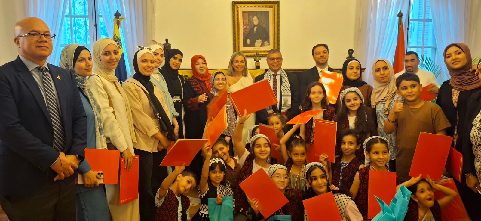 Embajada en Egipto conmemora aniversario de la Batalla de Carabobo y Día del Ejército junto a niños palestinos 