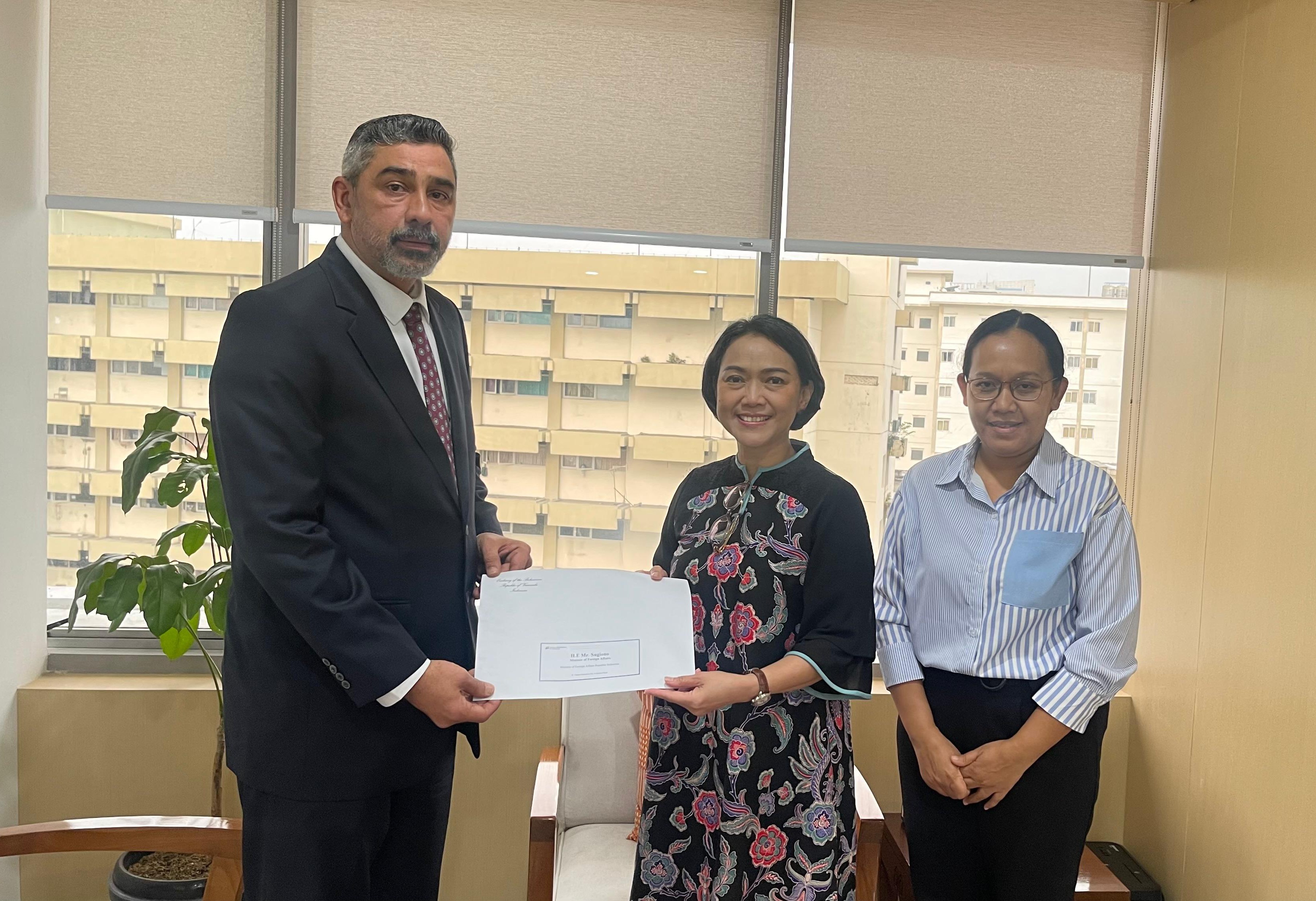 Venezuela invita a Indonesia a unirse a propuesta de Cumbre por la Paz