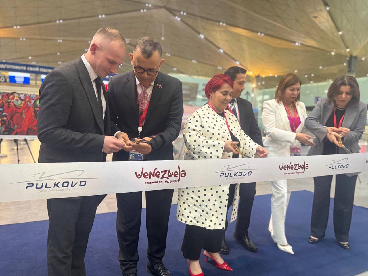 Inauguran exposición fotográfica de Venezuela en Aeropuerto de San Petersburgo