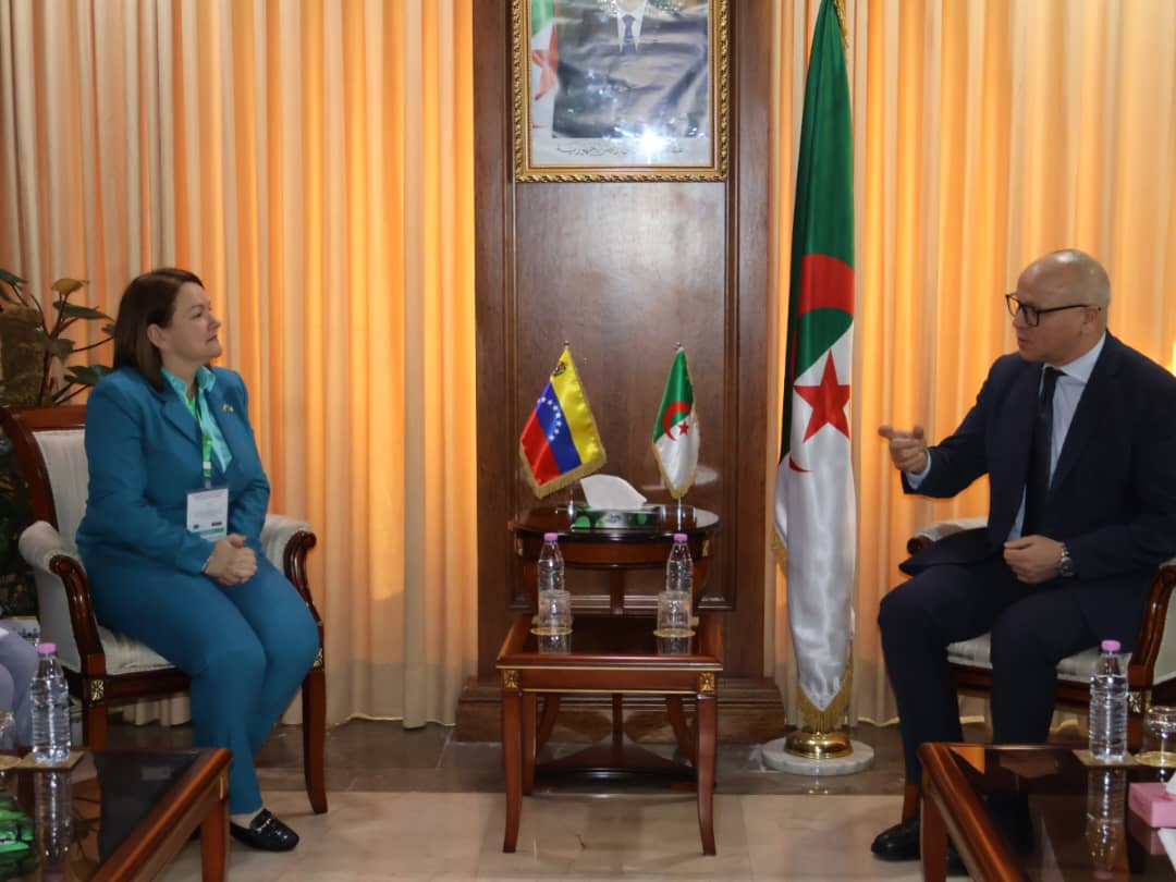 Venezuela y Argelia abordan formación en materia de hidrocarburos