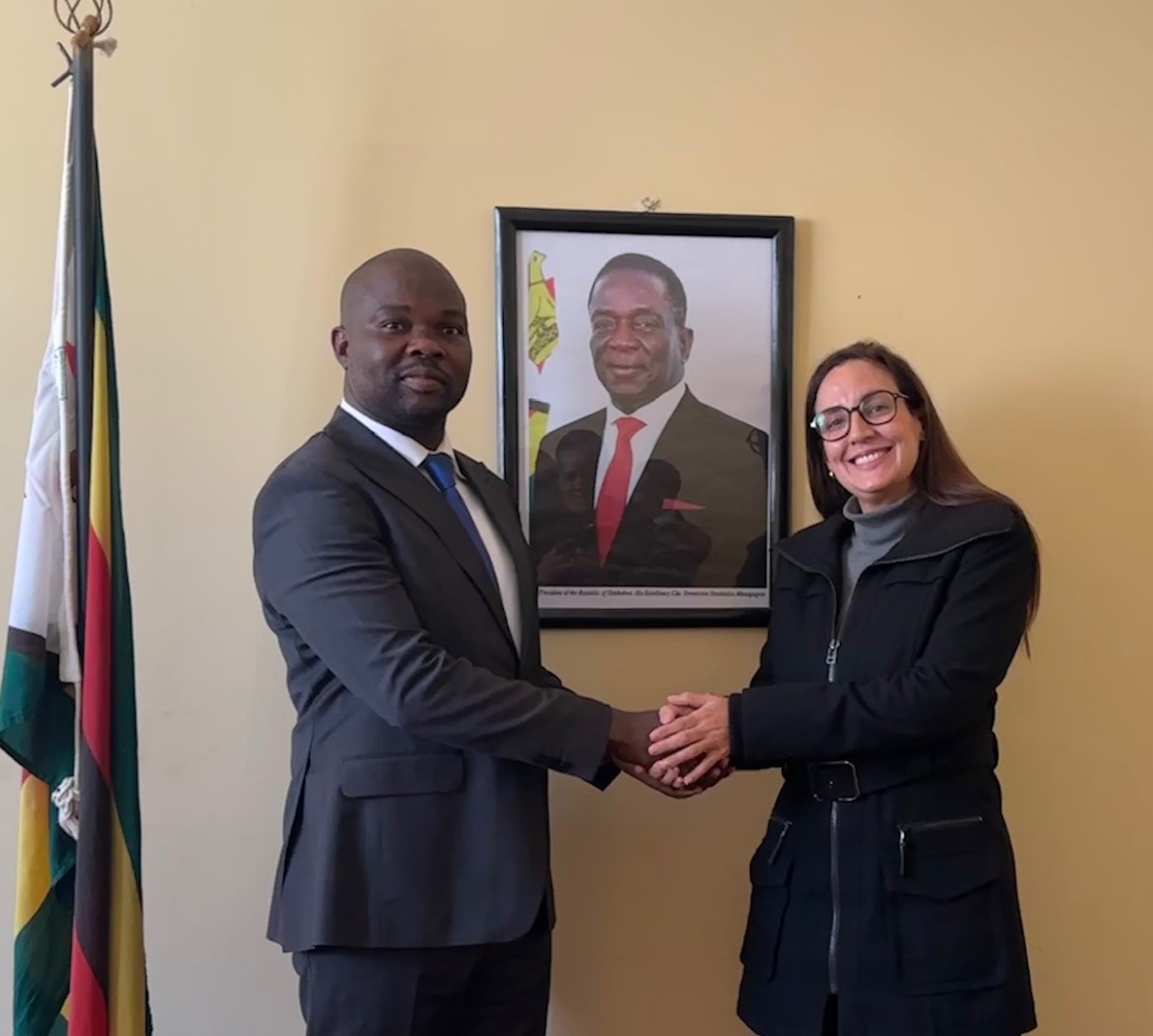 Venezuela y Zimbabue acuerdan promover una alianza entre sus juventudes 