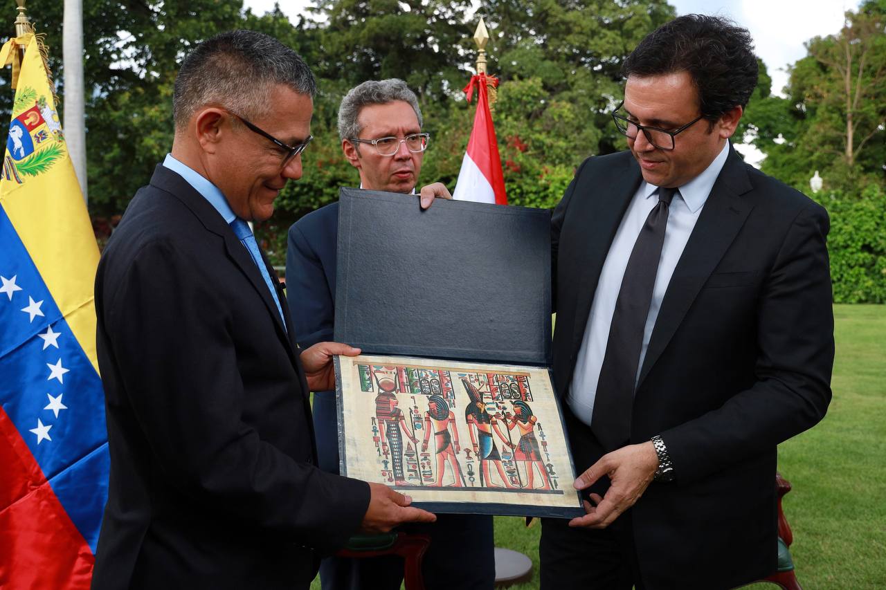 Ministro de Cultura de Egipto encabeza delegación de su país presente en la Filven 2025