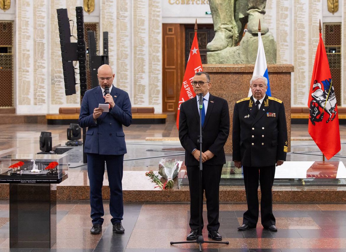 Venezuela entrega maqueta de Plaza de la Victoria al Museo de la Gran Guerra Patria de Moscú