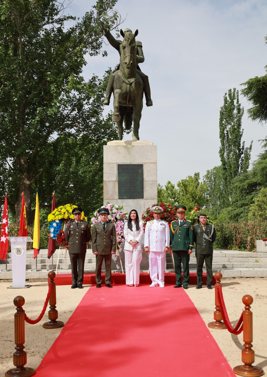Ofrenda floral en Madrid en conmemoración de la independencia venezolana