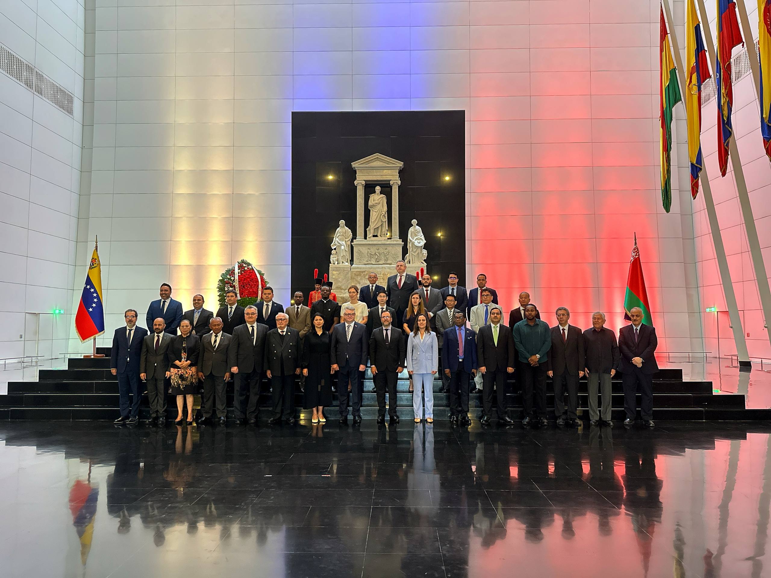 Belarús rinde honores a Bolívar en Caracas por el Día de su Independencia