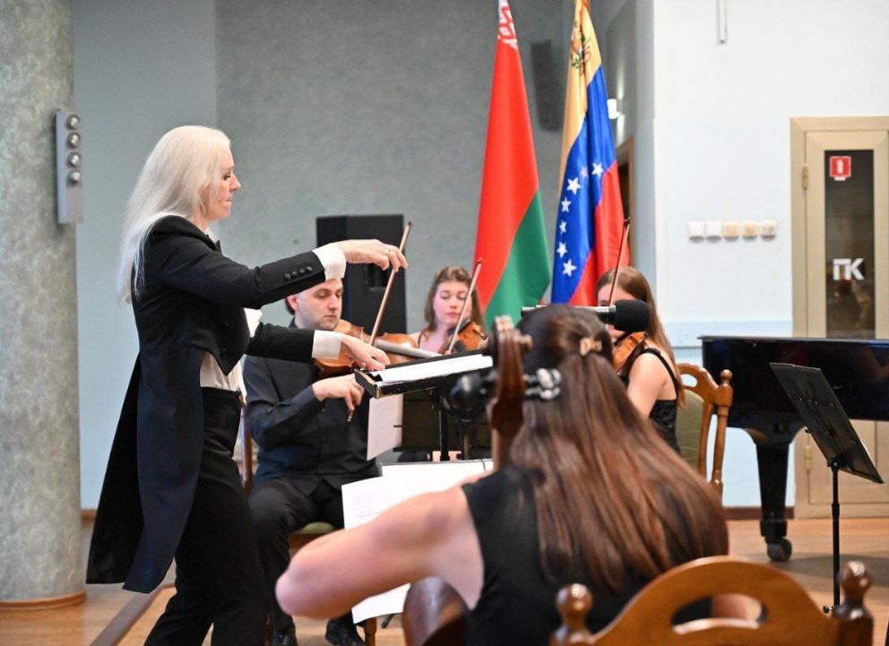 Venezuela conmemora su Independencia en Minsk con un llamado global a la paz